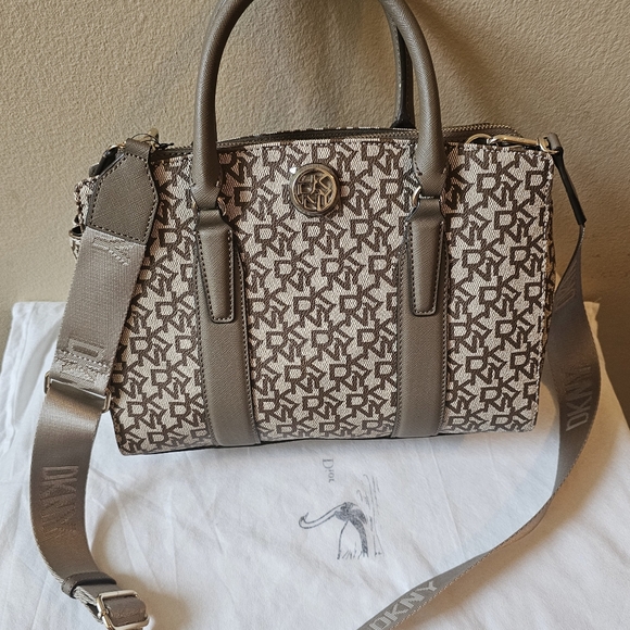 DKNY crossbody bag - Picture 5 of 9